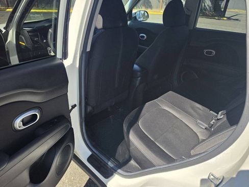 Used 2016 Kia Soul w/ Option Group 020 FWD image 40