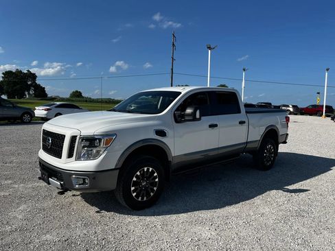 Used 2018 Nissan Titan PRO-4X w/ Pro-4x Utility Package AWD/4WD image 8