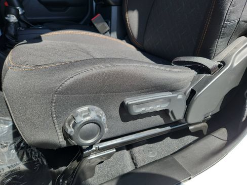 Used 2024 Jeep Gladiator Mojave AWD/4WD image 14