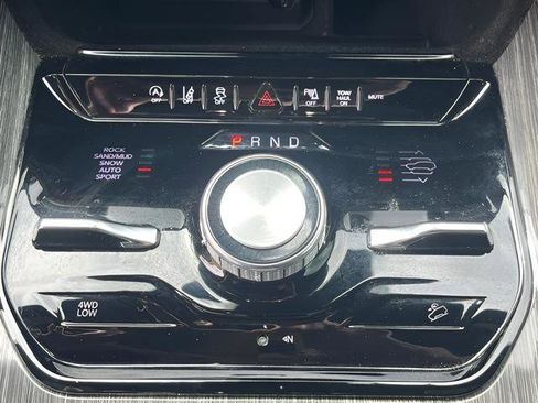 Used 2022 Jeep Wagoneer Series III w/ Flexible Seating Group image 29