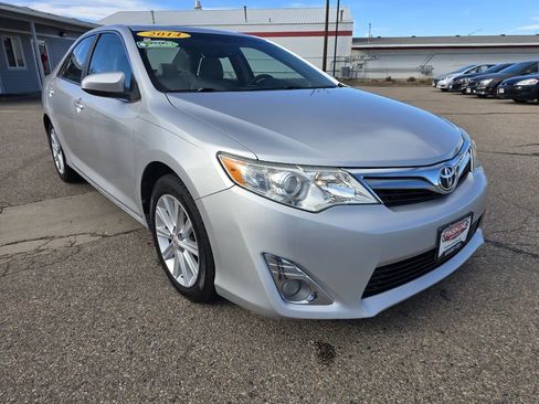 Used 2014 Toyota Camry XLE image 1