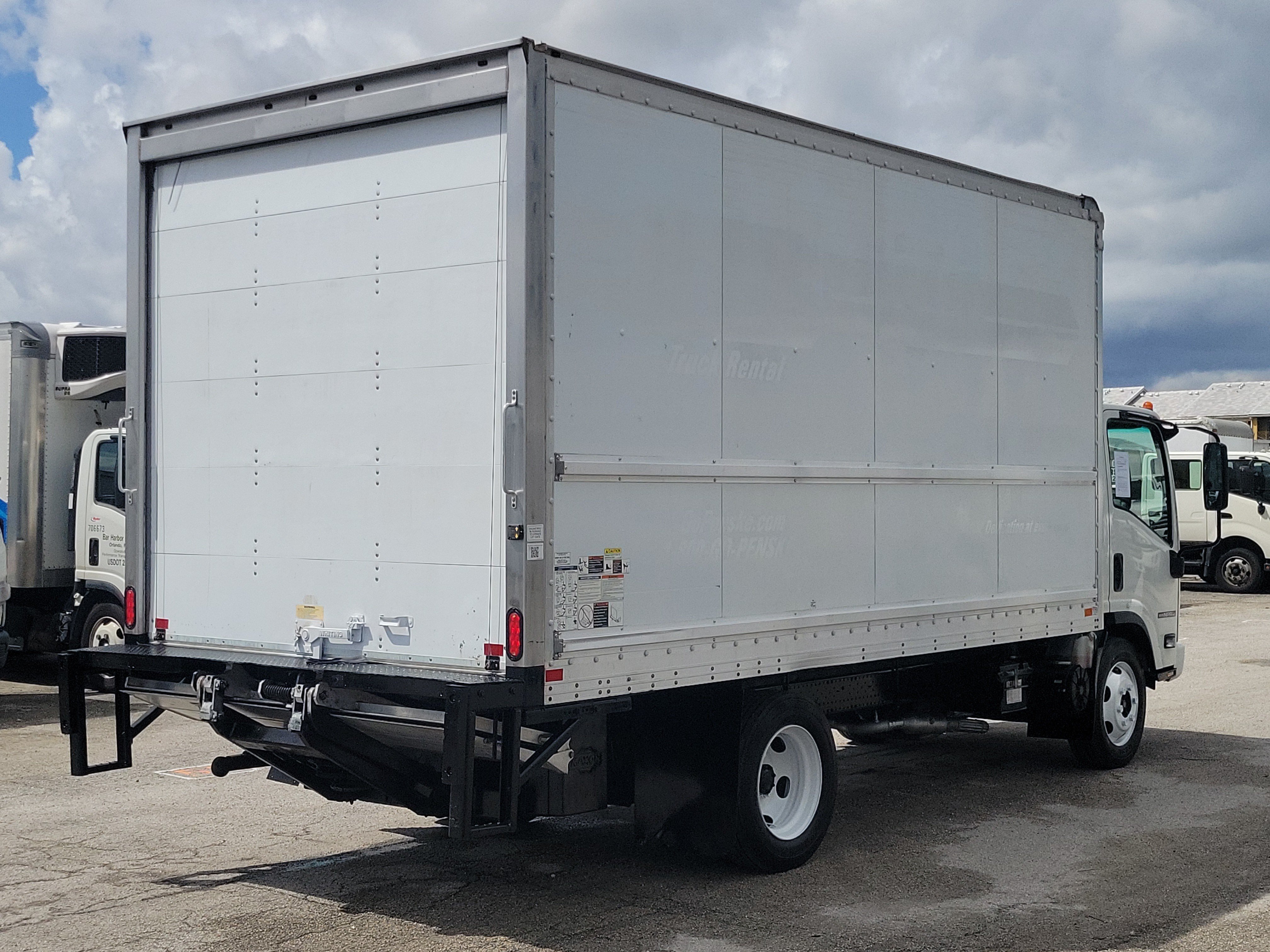 Used 2018 Isuzu NPR RWD image 3