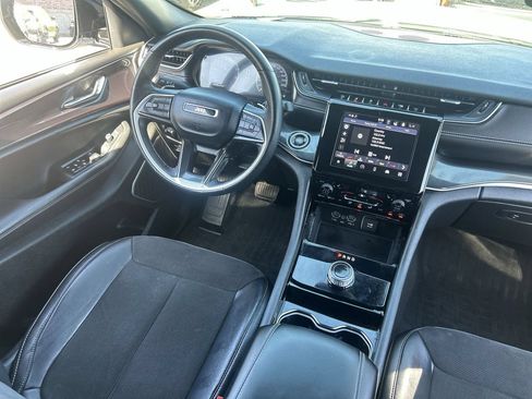 Used 2022 Jeep Grand Cherokee L Laredo AWD/4WD image 11