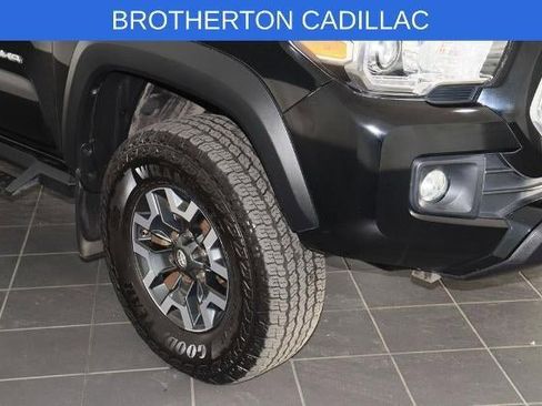 Used 2018 Toyota Tacoma TRD Off-Road w/ TRD Premium Off Road Package AWD/4WD image 13