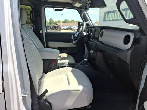 Used 2023 Jeep Wrangler Unlimited Sahara AWD/4WD image 18