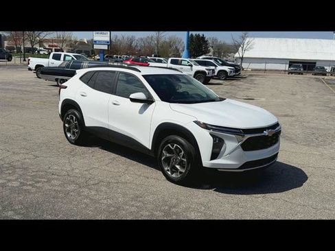 Used 2024 Chevrolet Trax LT w/ Driver Confidence Package image 28