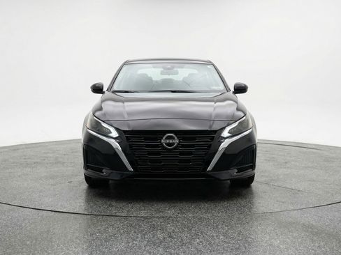 Used 2025 Nissan Altima 2.5 SV image 2