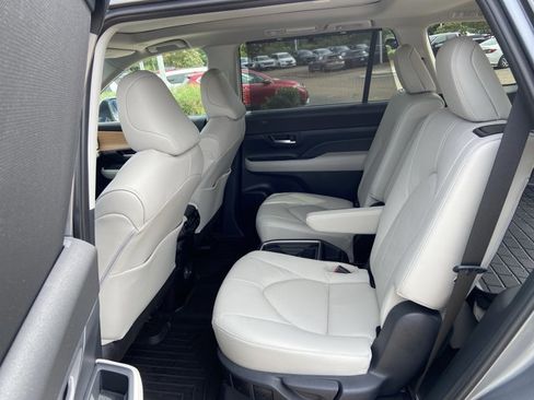 Used 2026 Toyota Grand Highlander FWD image 45