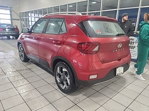 Used 2022 Hyundai Venue Limited image 4