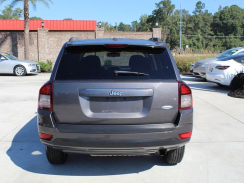 Used 2016 Jeep Compass Latitude image 10