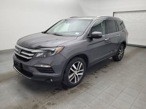 Used 2017 Honda Pilot Touring image 2