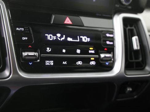 Used 2021 Kia Sorento S image 6