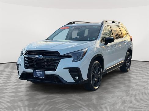 Used 2025 Subaru Ascent Onyx Edition image 3