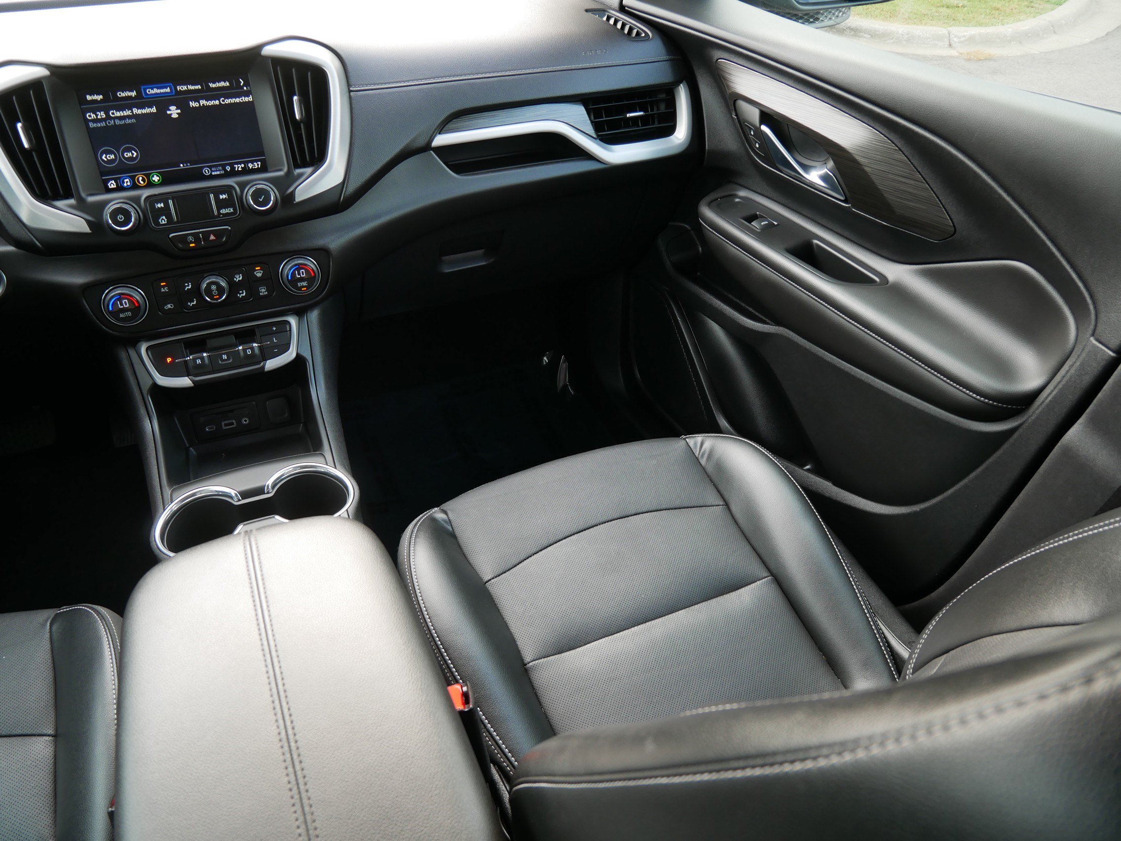 Used 2023 GMC Terrain SLT AWD/4WD image 11