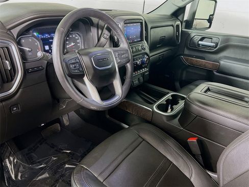 Used 2022 GMC Sierra 3500 Denali w/ Denali Black Diamond Edition image 11