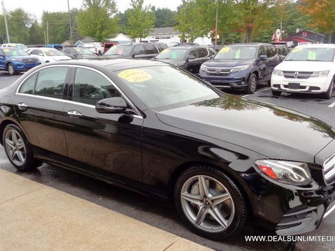 Used 2018 Mercedes-Benz E 400 4MATIC Sedan image 2