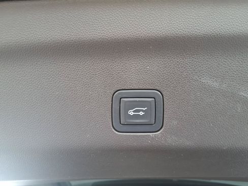 Used 2024 GMC Yukon SLT w/ SLT Premium Package RWD image 7