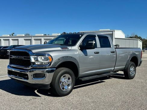 Used 2024 RAM 2500 Tradesman w/ Chrome Appearance Group image 24