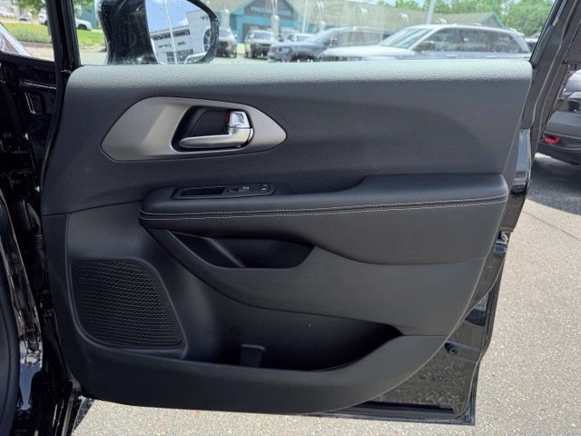 New 2027 Chrysler Pacifica Select FWD image 15
