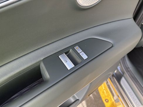 Used 2025 Genesis GV80 3.5T e-SC image 38