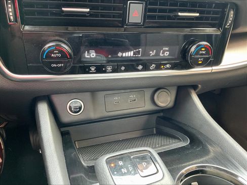 Used 2023 Nissan Rogue SV FWD image 17