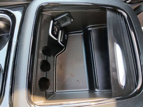Used 2026 Chrysler Pacifica Limited FWD image 26