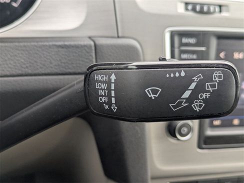 Used 2017 Volkswagen Golf S image 28