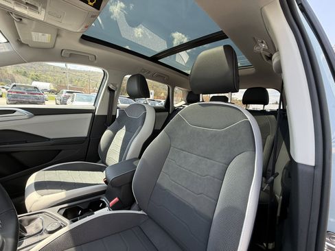 New 2026 Volkswagen Taos SE AWD/4WD image 11