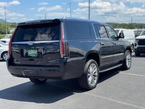 Used 2018 Cadillac Escalade ESV Premium Luxury AWD/4WD image 4