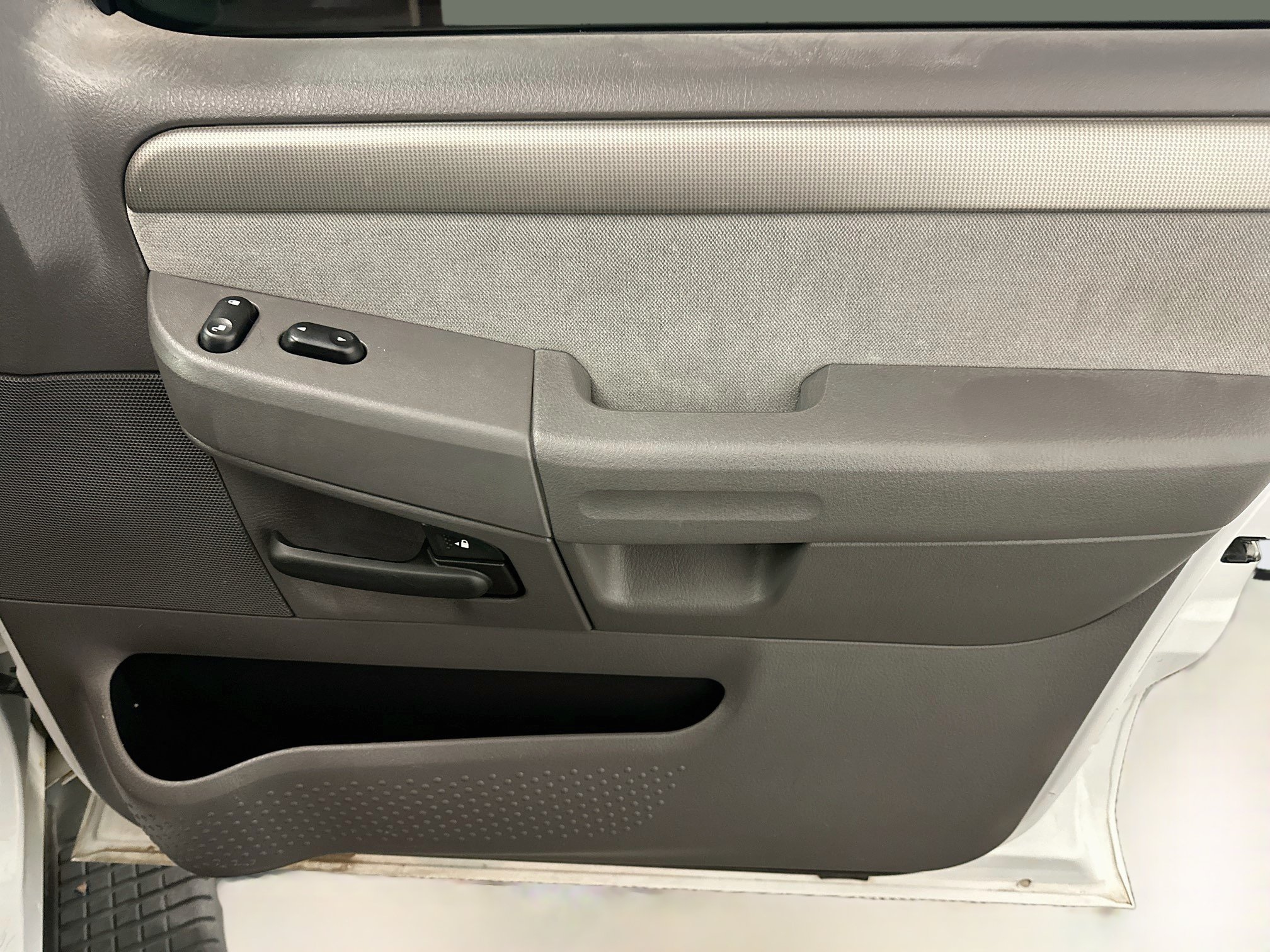 Used 2004 Ford Explorer Sport XLT AWD/4WD image 32