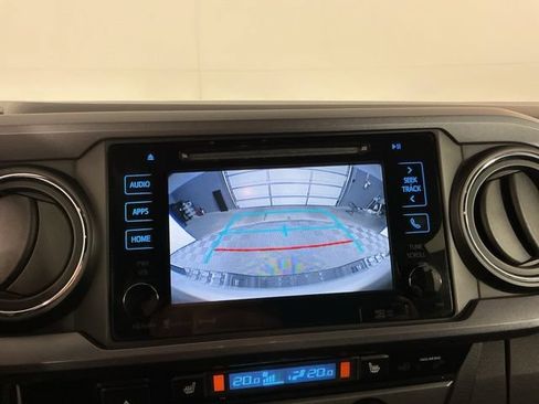 Used 2018 Toyota Tacoma TRD Sport AWD/4WD image 19