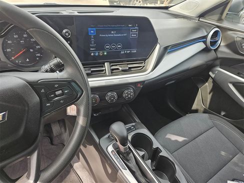 Used 2025 Chevrolet Trax LS image 21