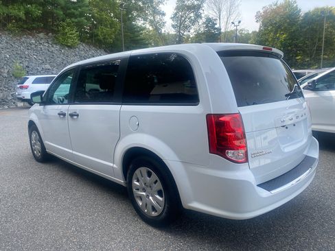 Used 2019 Dodge Grand Caravan SE w/ UConnect Hands-Free Group image 3