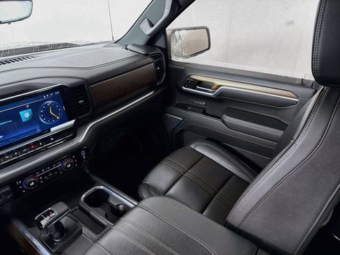 Used 2024 Chevrolet Silverado 1500 High Country w/ High Country Premium Package AWD/4WD image 32