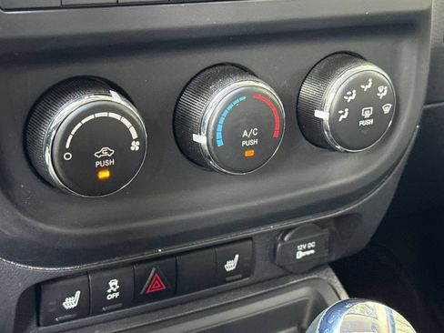 Used 2015 Jeep Compass Sport w/ Power Value Group FWD image 16