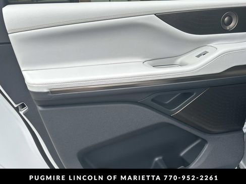 New 2026 Lincoln Navigator L Black Label AWD/4WD image 12