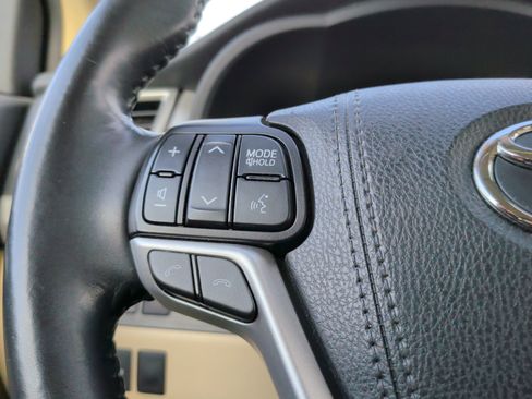 Used 2019 Toyota Highlander Limited image 24