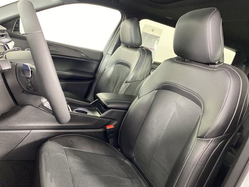 Used 2024 Jeep Grand Cherokee L Altitude AWD/4WD image 17