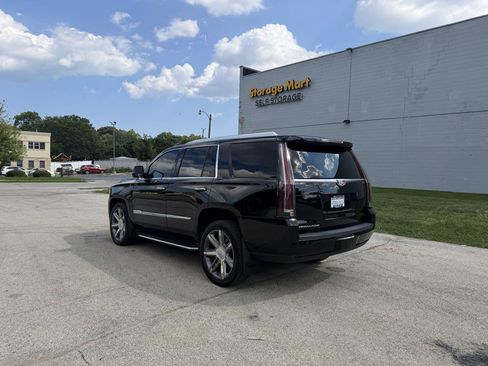 Used 2018 Cadillac Escalade Premium Luxury AWD/4WD image 5