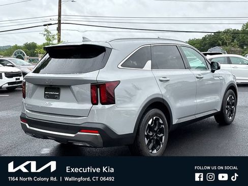 Certified 2025 Kia Sorento S w/ Panoramic Sunroof Package FWD image 4