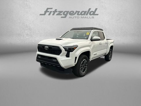 Used 2024 Toyota Tacoma TRD Sport w/ TRD Sport Upgrade Package AWD/4WD image 3