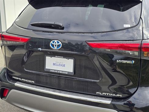 Used 2020 Toyota Highlander Platinum image 16