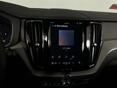 Used 2025 Volvo XC60 B5 Plus image 17