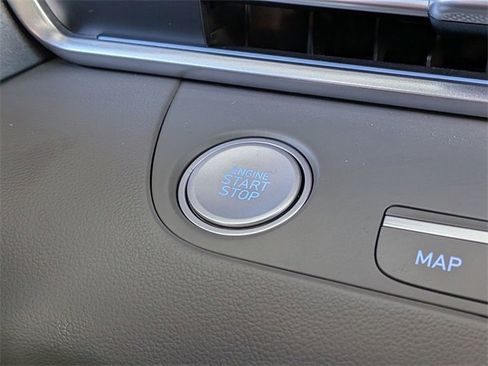 Used 2025 Hyundai Elantra SEL image 25