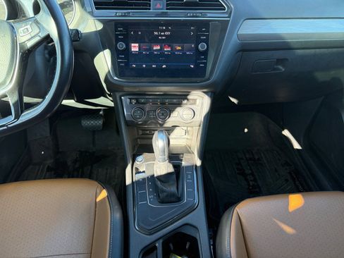 Used 2019 Volkswagen Tiguan SE image 11