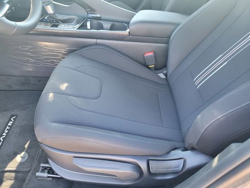 New 2025 Hyundai Elantra SEL image 15
