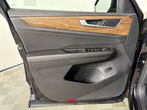 Used 2025 Volkswagen Atlas SE image 10