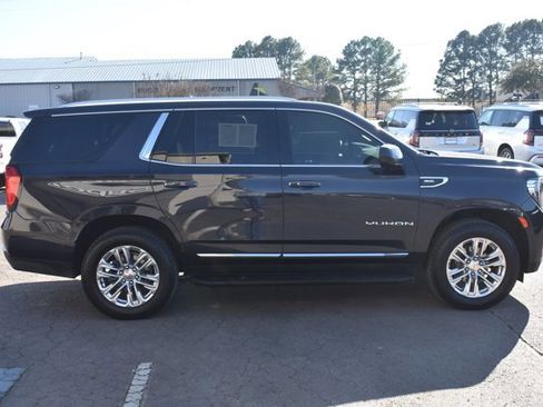 Used 2023 GMC Yukon SLT w/ LPO, Floor Liner Package image 4