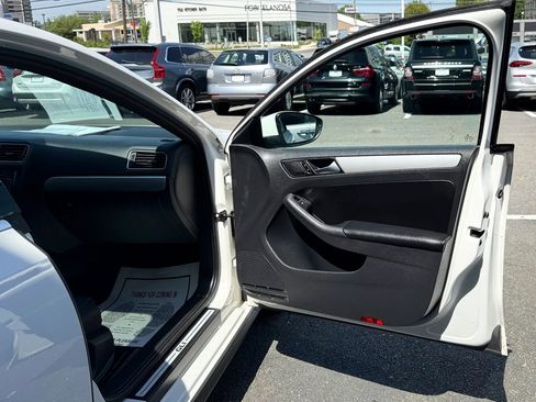 Used 2012 Volkswagen Jetta GLI Autobahn FWD image 33