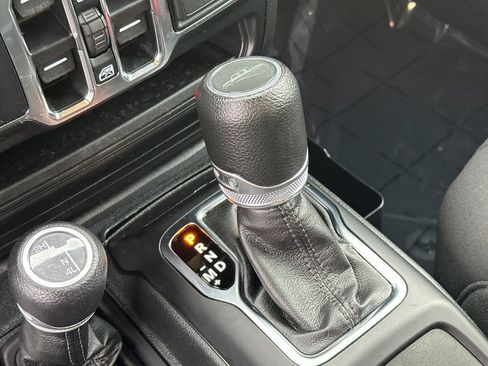 Used 2023 Jeep Gladiator Sport image 23